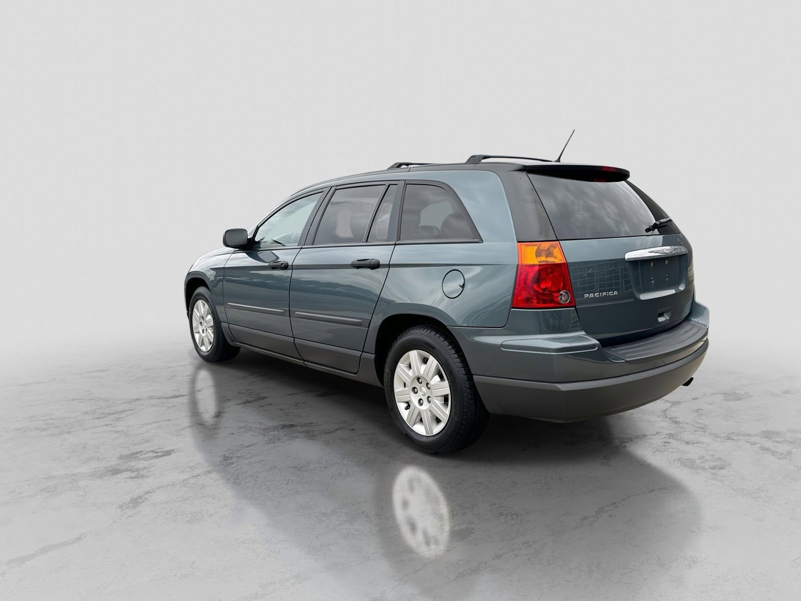 Used 2007 Chrysler Pacifica 2WD w/ Cargo Convenience Group image 4