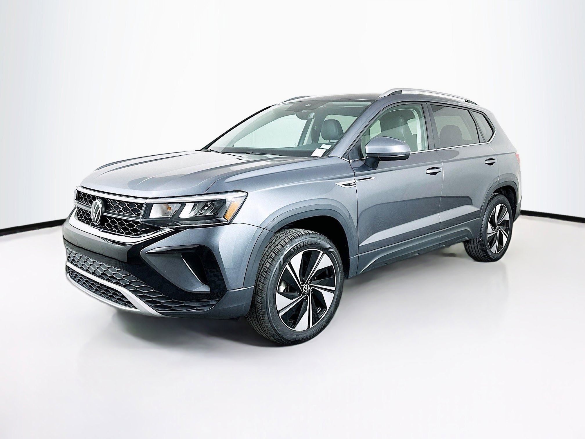 Used 2024 Volkswagen Taos SE image 3