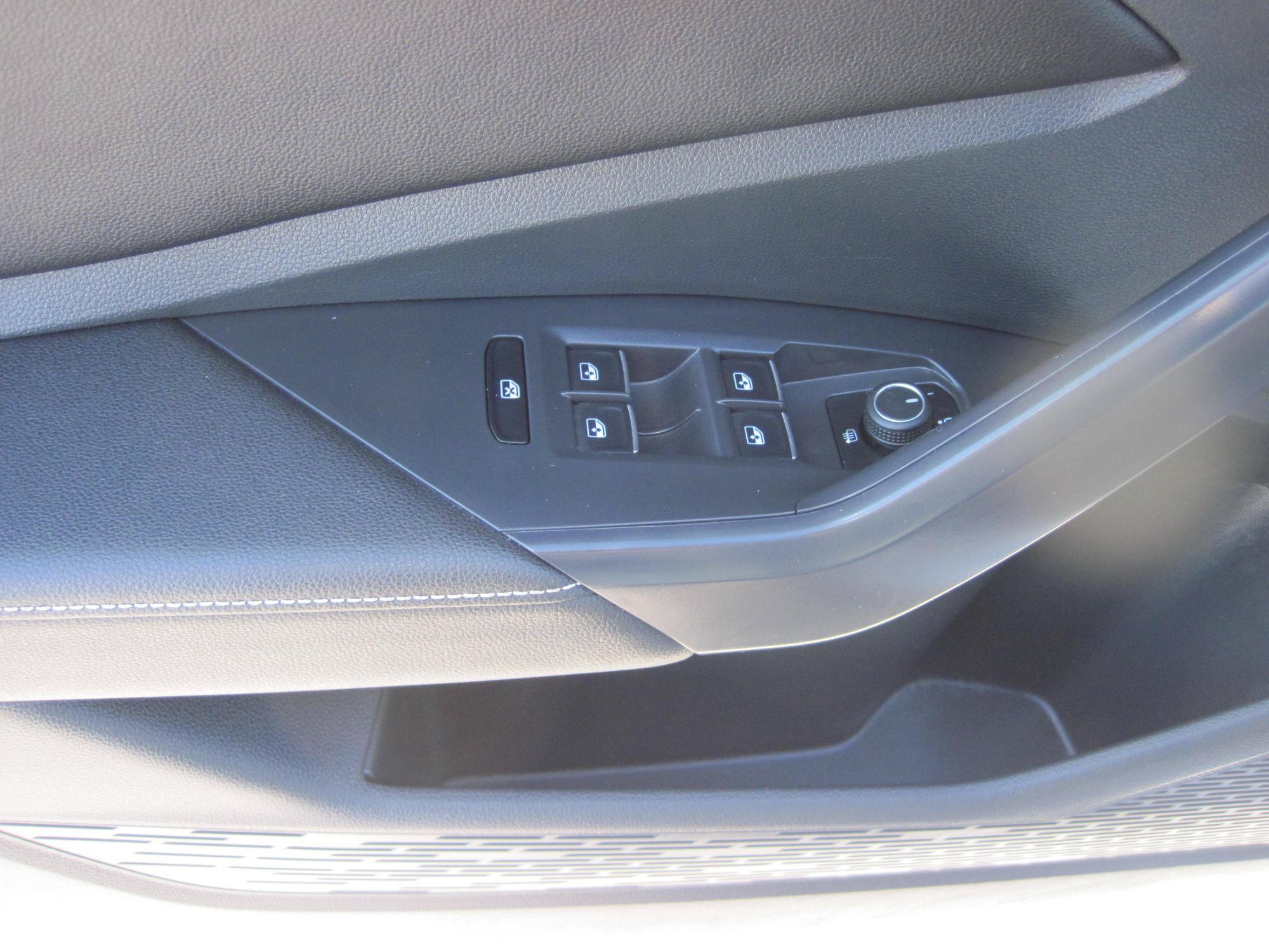 Used 2024 Volkswagen Jetta SE FWD image 9