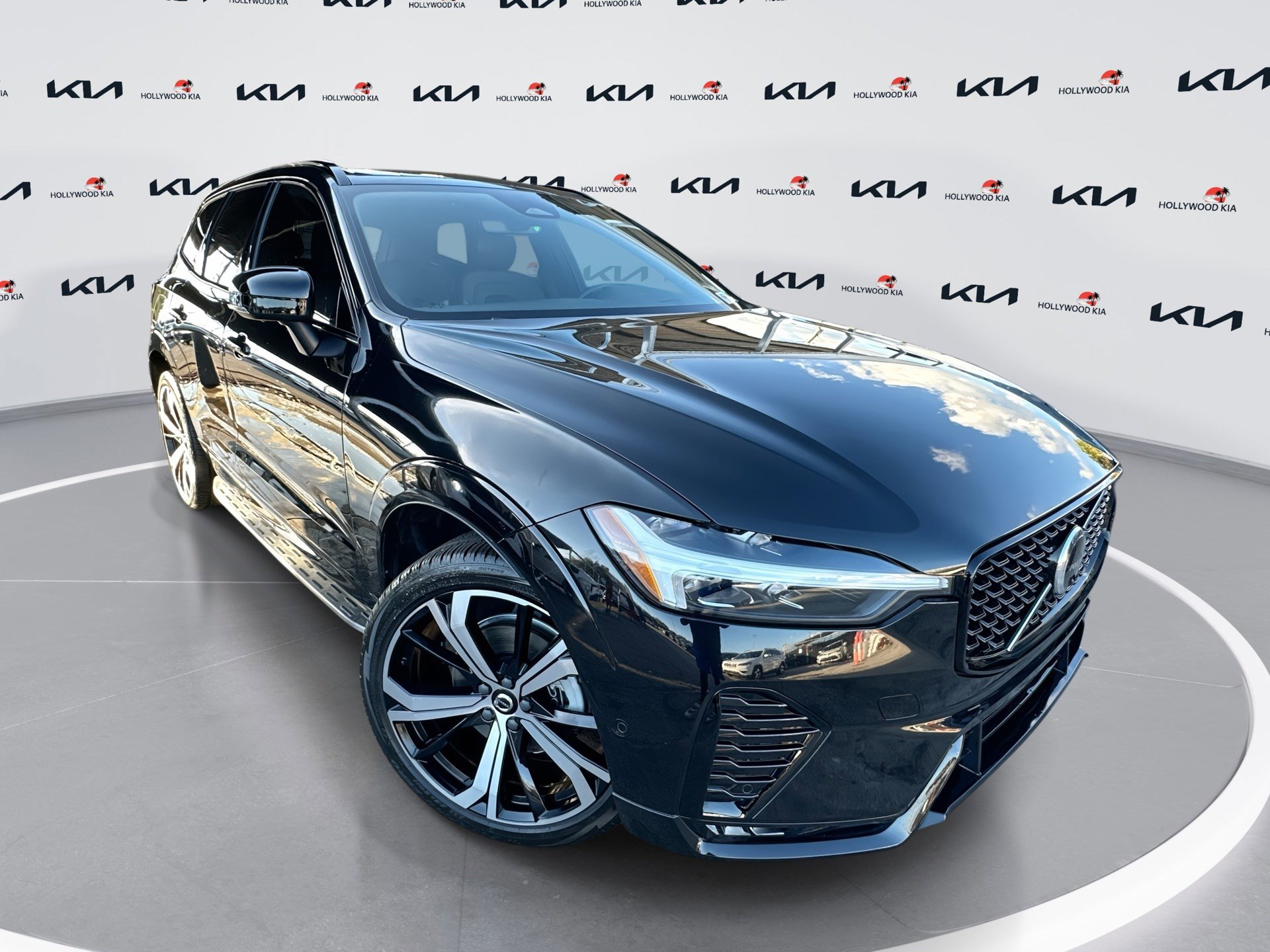 Used 2022 Volvo XC60 B5 R-Design w/ Advanced Package