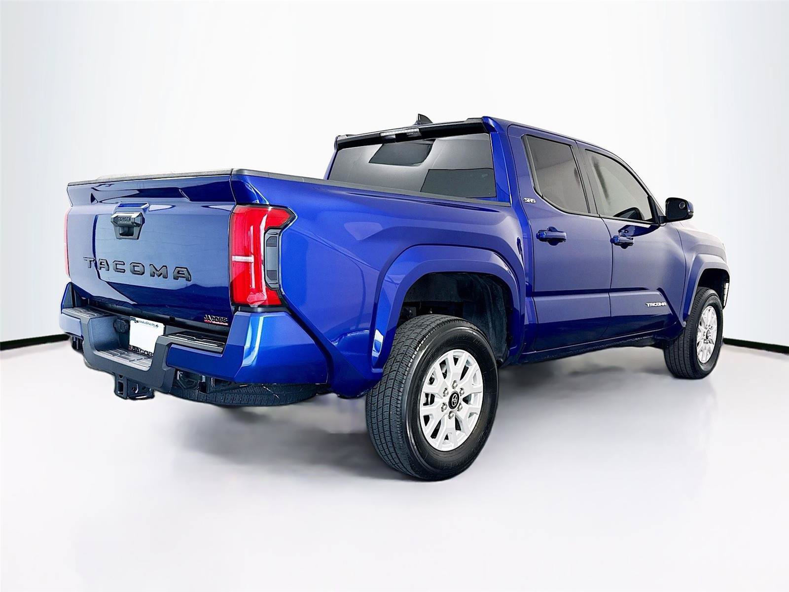 Used 2025 Toyota Tacoma SR5 RWD image 38