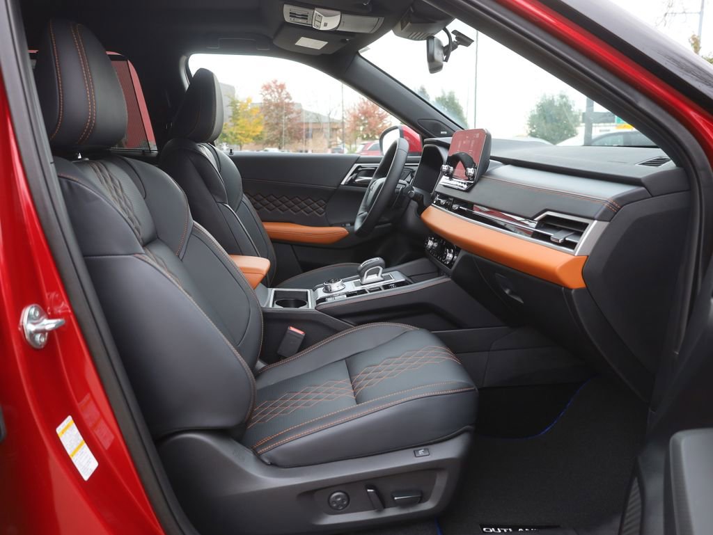 New 2025 Mitsubishi Outlander SEL image 13