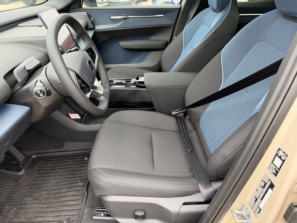 New 2026 Volvo EX30 Plus w/ Protection Package Premier AWD/4WD image 17