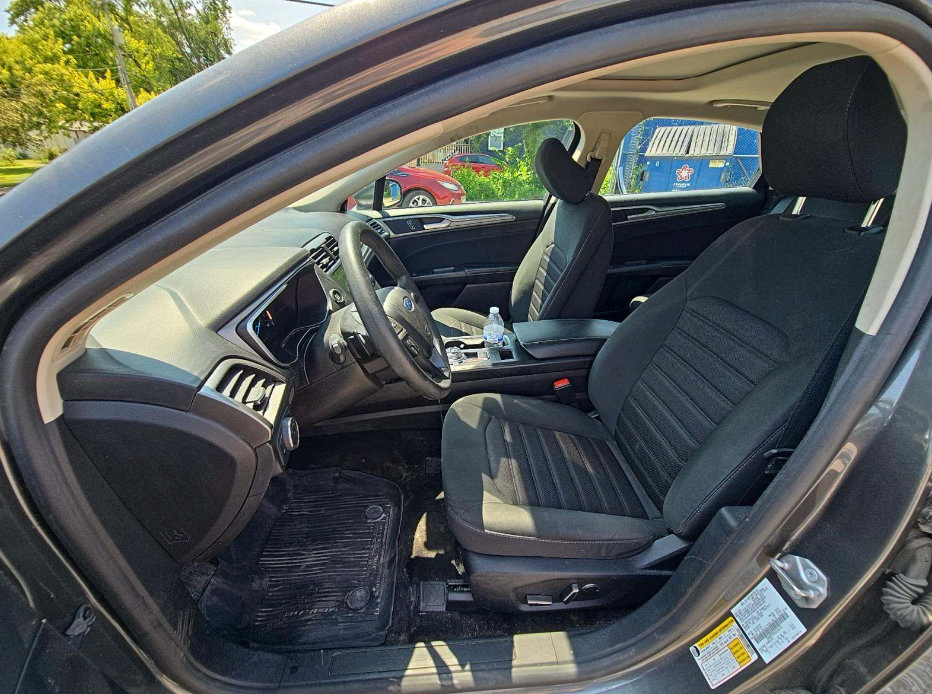 Used 2020 Ford Fusion SE AWD/4WD image 3
