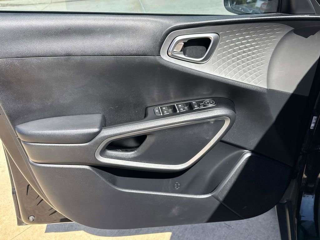 Used 2021 Kia Soul LX image 19