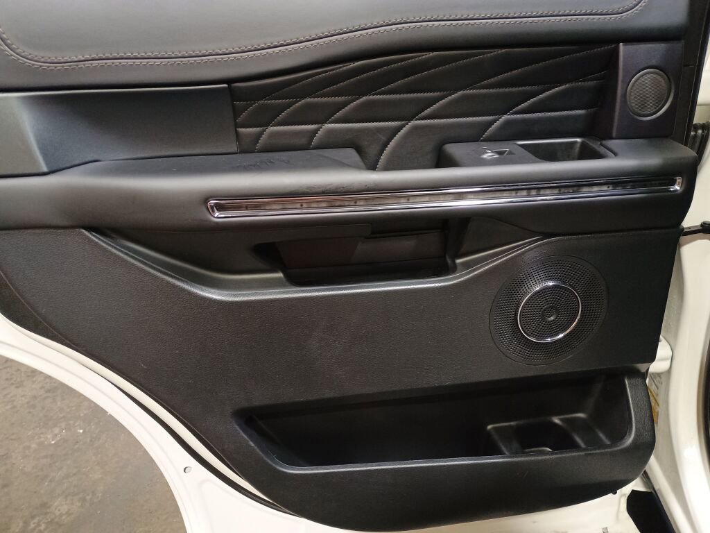 Used 2020 Ford Expedition Platinum image 16