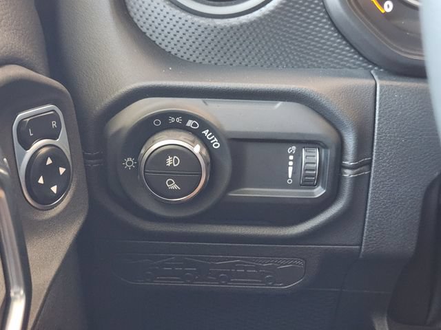 Used 2024 Jeep Gladiator Rubicon AWD/4WD image 23