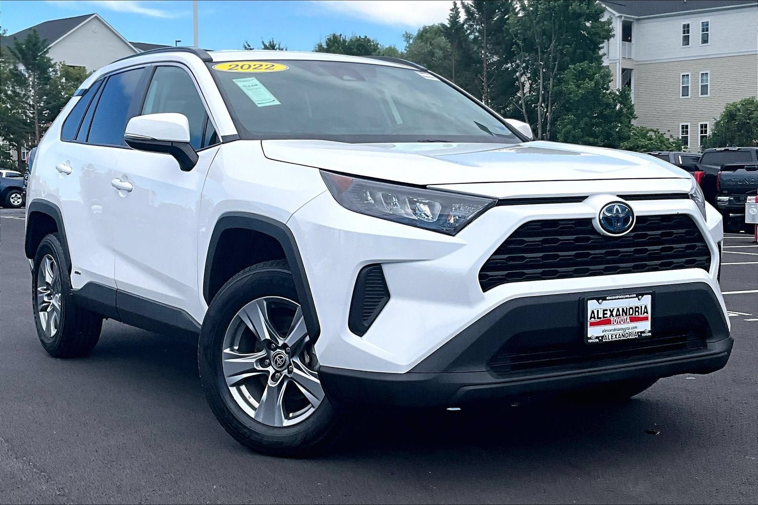 Used 2022 Toyota RAV4 LE AWD/4WD image 2