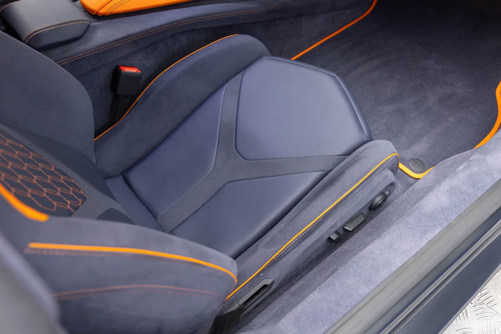 Used 2024 Lamborghini Revuelto AWD/4WD image 34