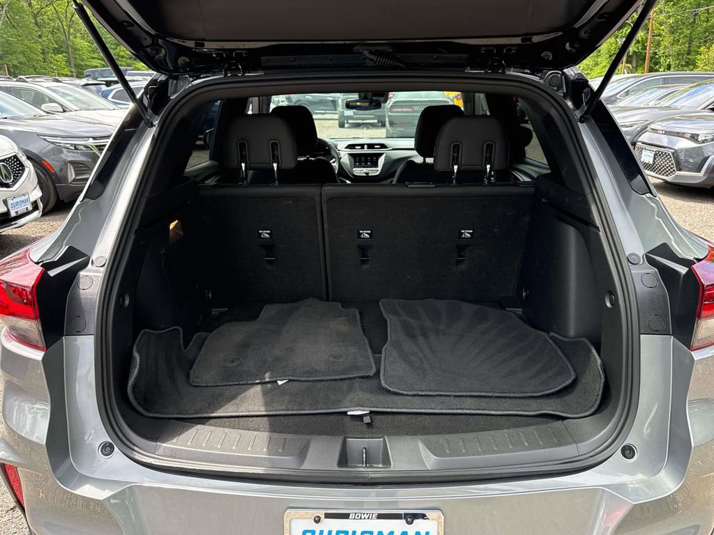 Used 2023 Chevrolet TrailBlazer RS FWD image 11