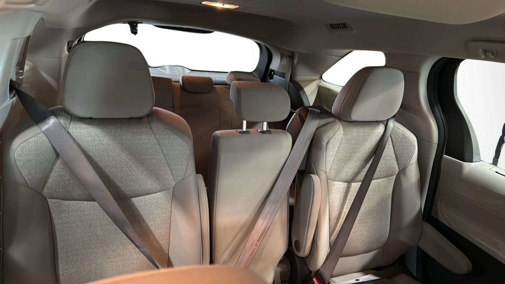 Used 2024 Toyota Sienna LE AWD/4WD image 13