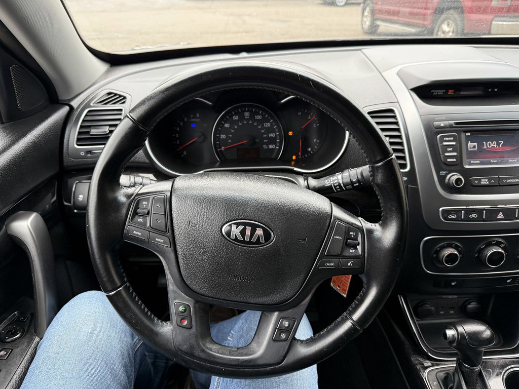 Used 2015 Kia Sorento LX image 17