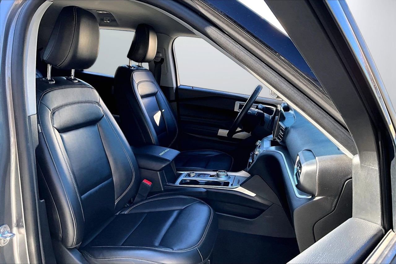 Used 2022 Ford Explorer XLT w/ Equipment Group 202A image 23