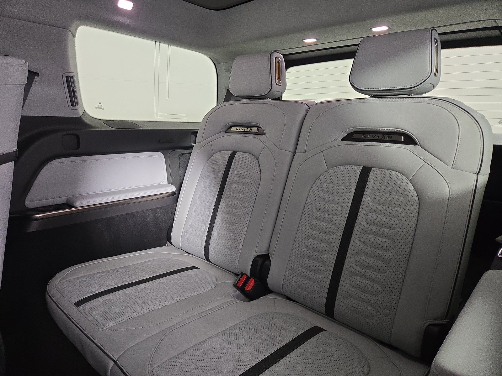 Used 2024 Rivian R1S Adventure AWD/4WD image 22