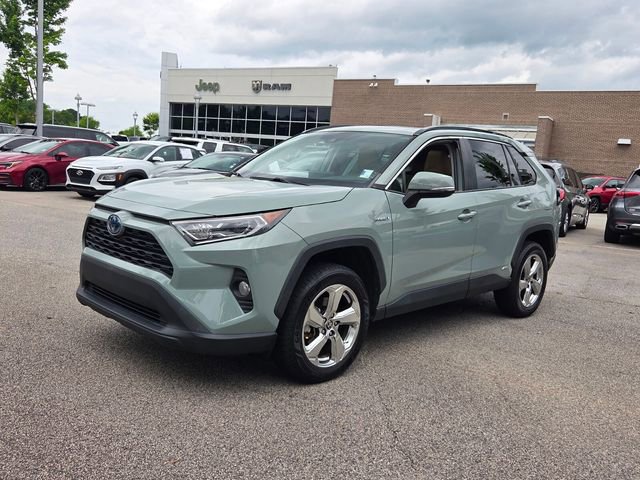 Used 2021 Toyota RAV4 XLE Premium AWD/4WD image 4