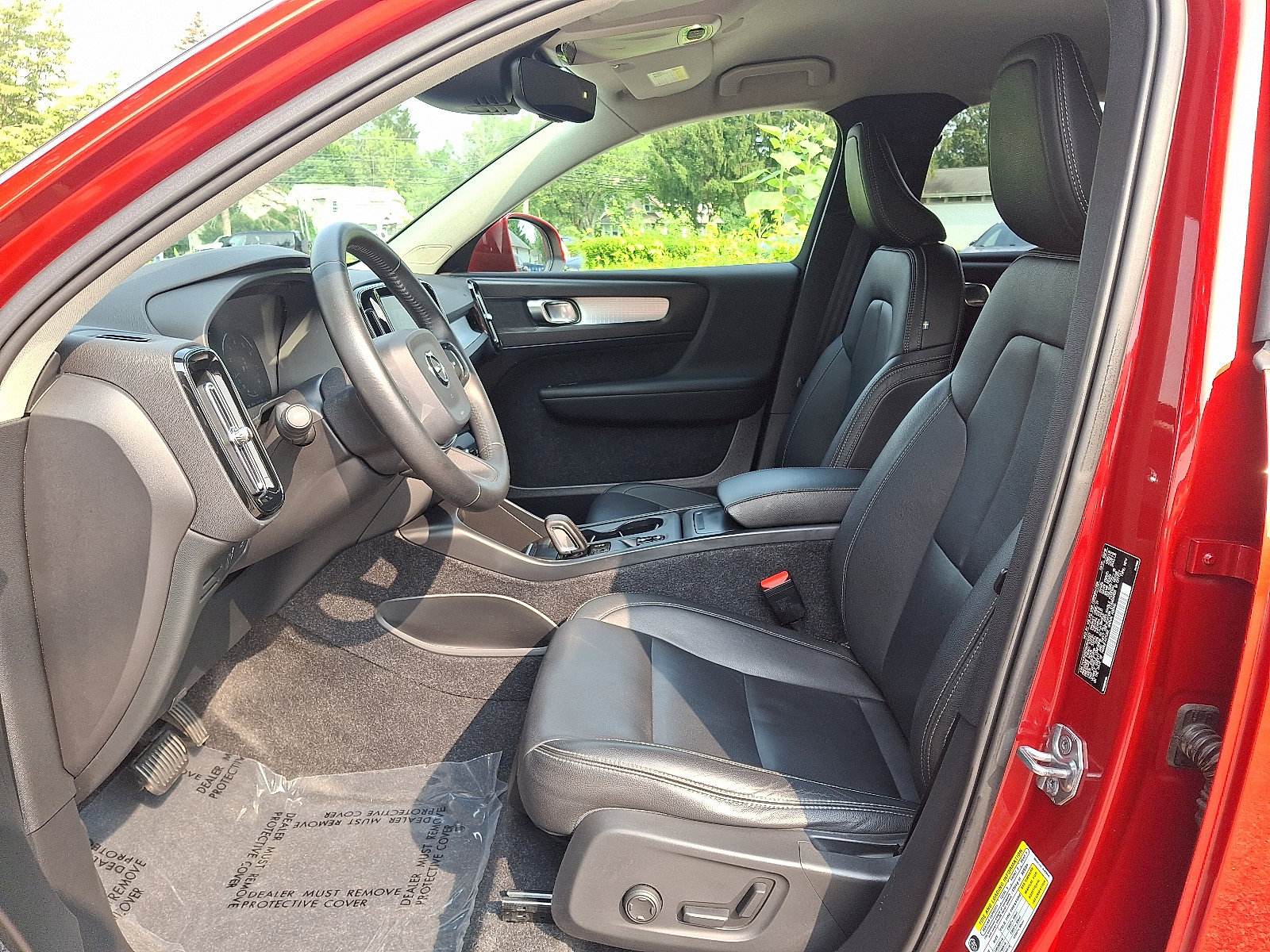 Used 2019 Volvo XC40 T5 Momentum image 14