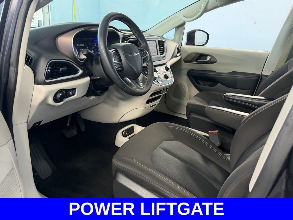 Used 2023 Chrysler Voyager LX FWD image 6