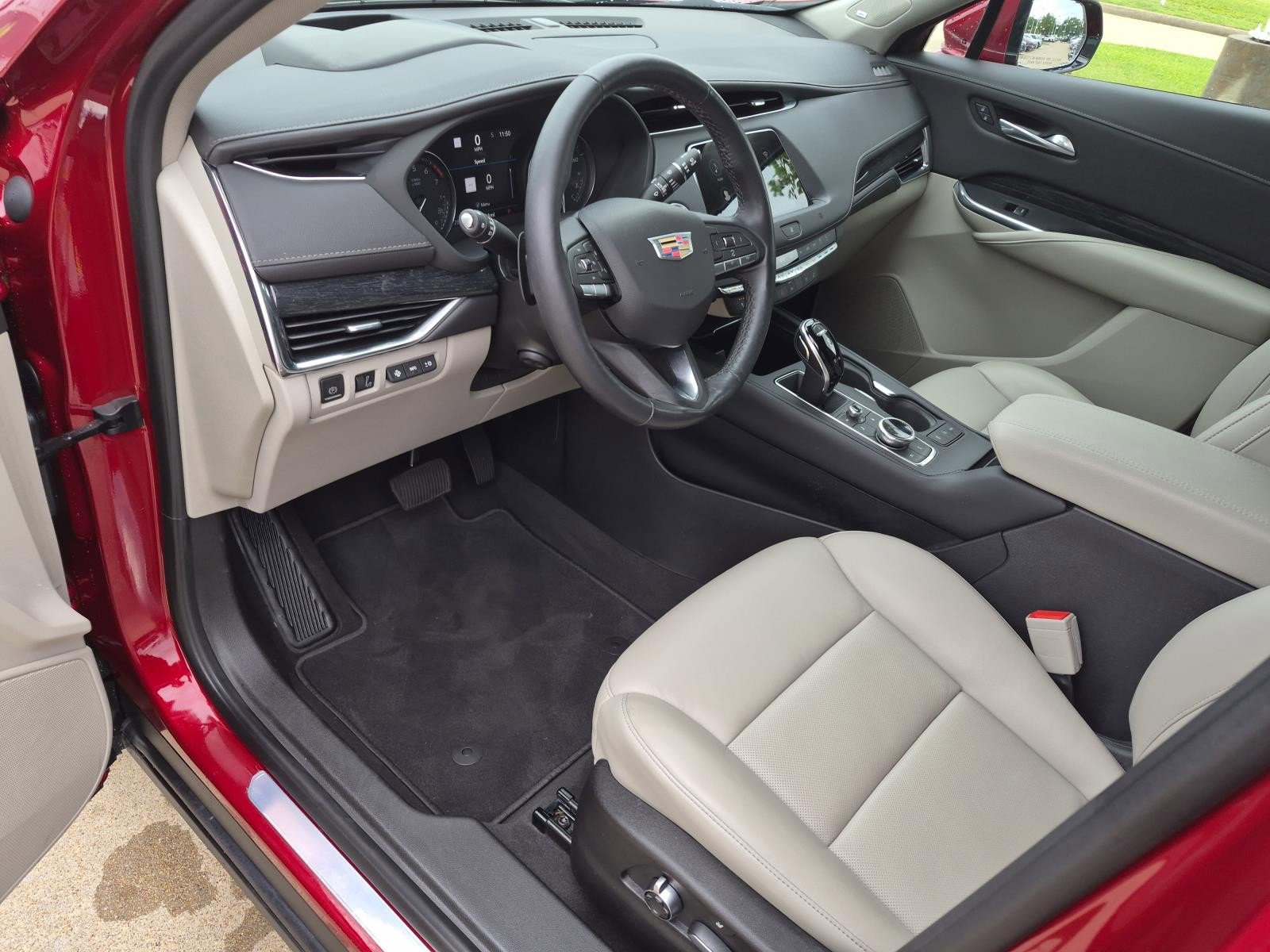 Certified 2021 Cadillac XT4 Premium Luxury FWD image 11