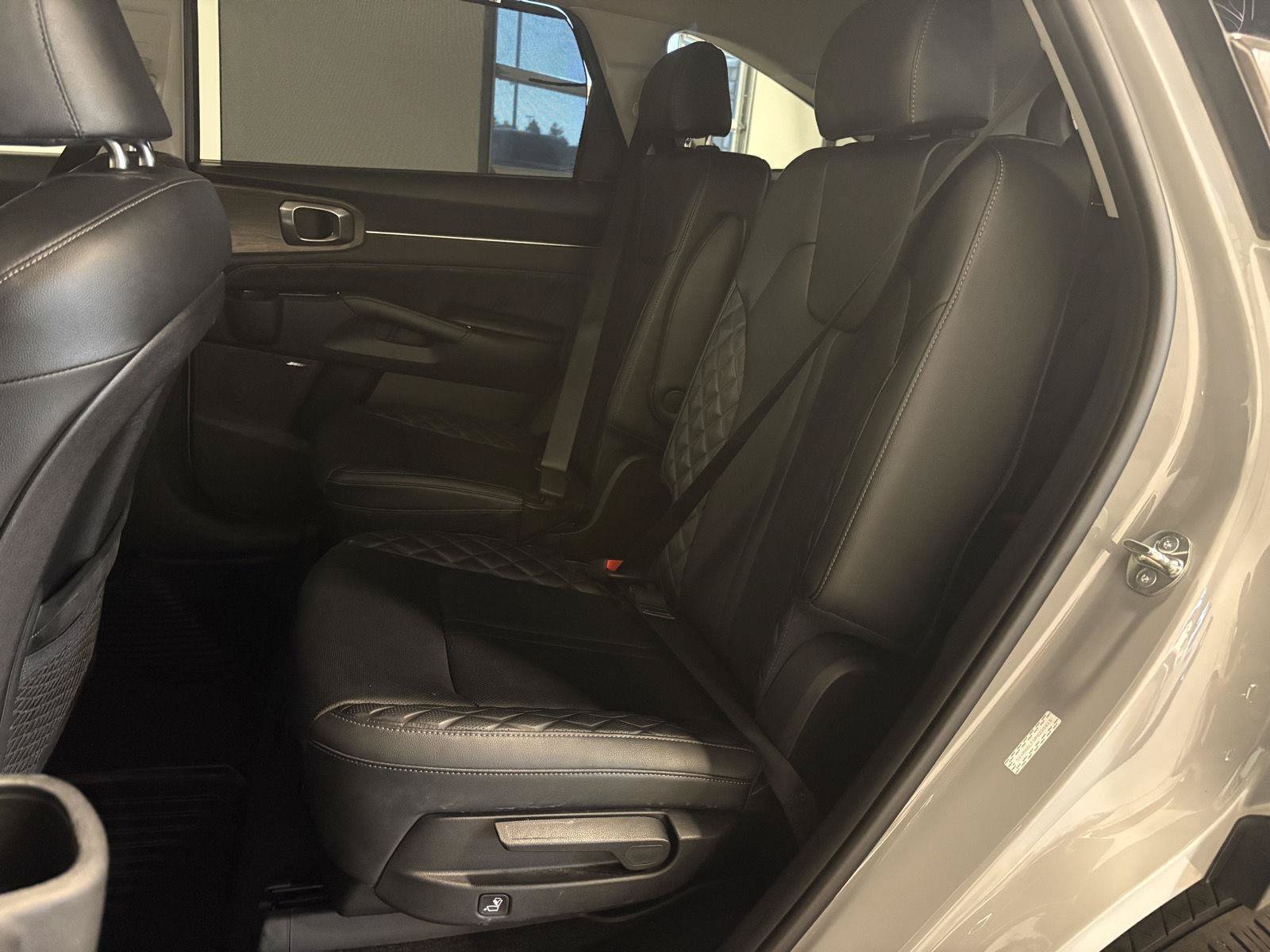 Used 2023 Kia Sorento SX Prestige AWD/4WD image 36