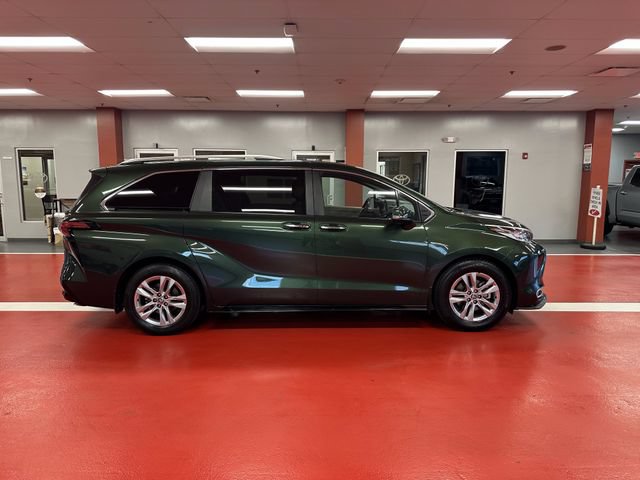 Certified 2023 Toyota Sienna Limited AWD/4WD image 3