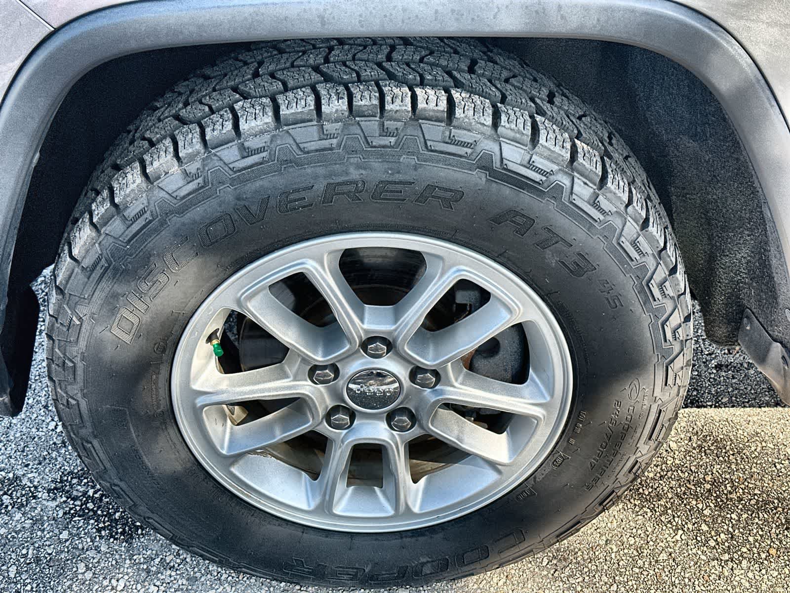 Used 2018 Jeep Grand Cherokee Laredo AWD/4WD image 13