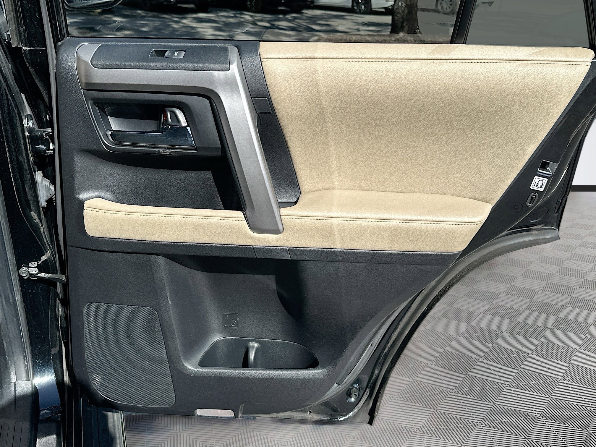 Used 2020 Toyota 4Runner SR5 image 32