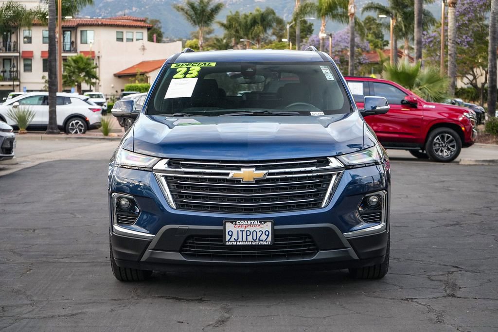 Used 2023 Chevrolet Traverse LT FWD image 2