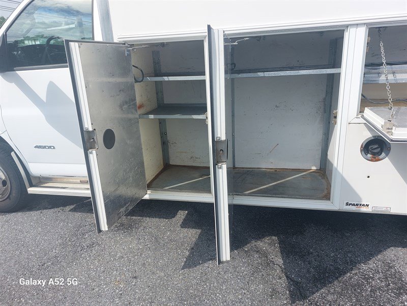 Used 2017 Chevrolet Express 4500 image 20