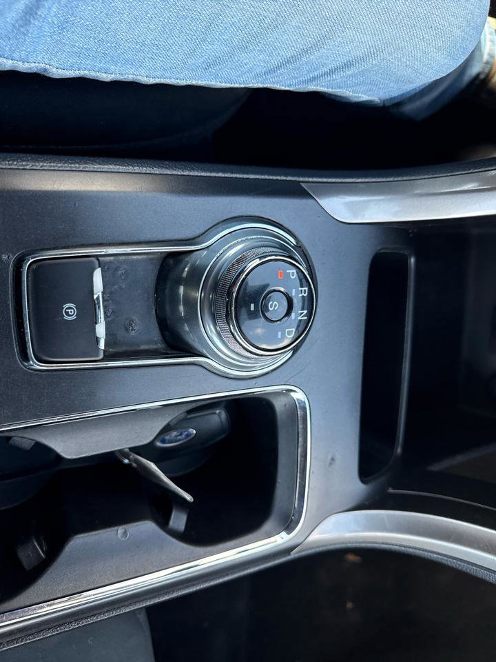 Used 2019 Ford Fusion SE image 12