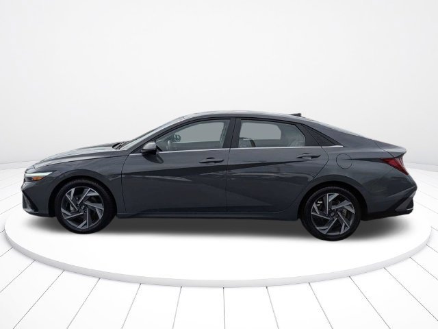 Used 2025 Hyundai Elantra Limited FWD image 6