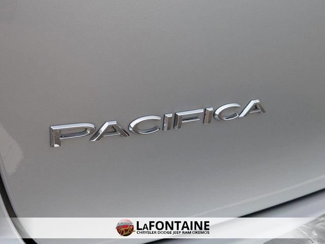 Used 2024 Chrysler Pacifica Touring-L FWD image 10