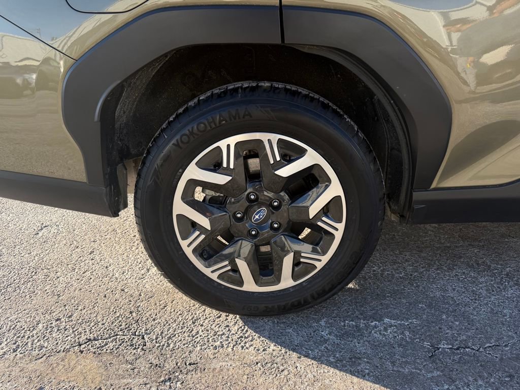 Used 2025 Subaru Forester Premium image 12