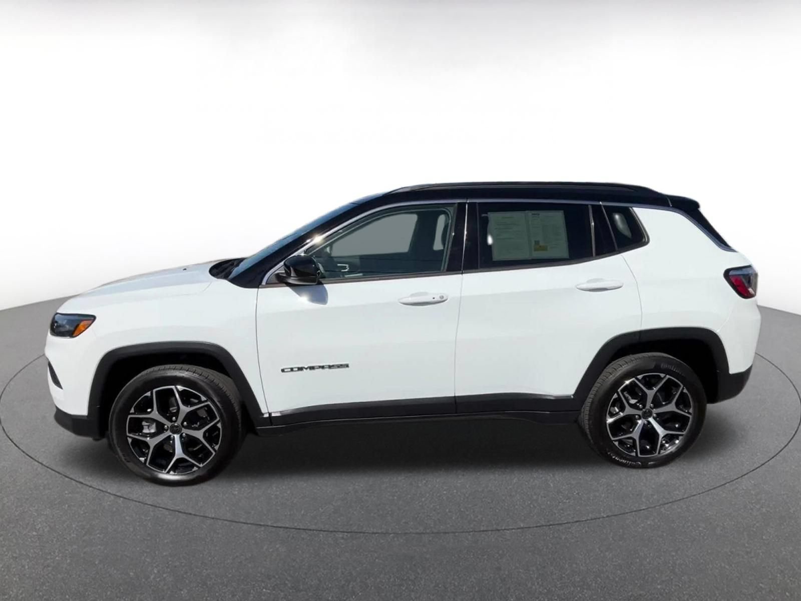 Used 2025 Jeep Compass Limited AWD/4WD image 9