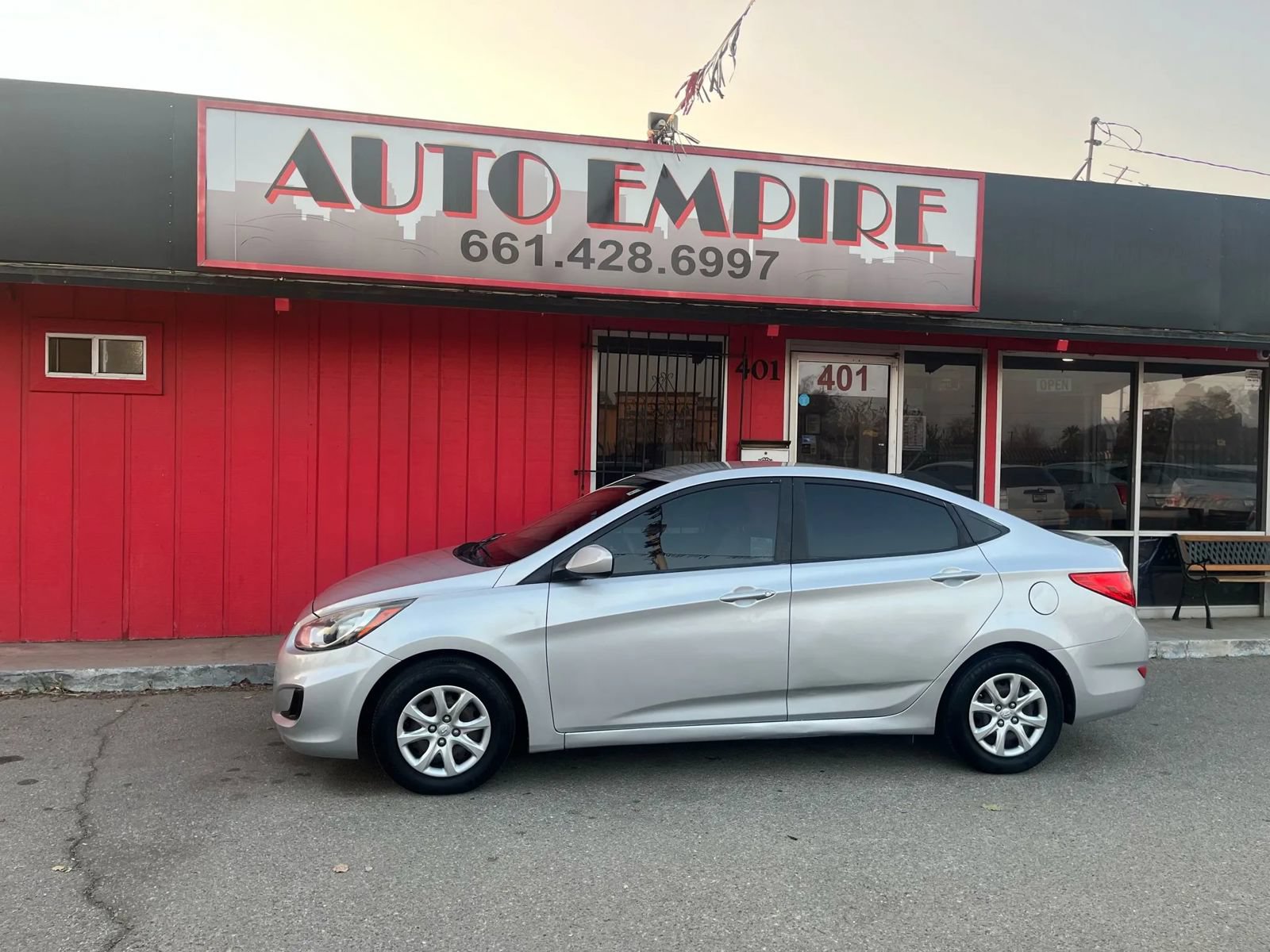 Used 2013 Hyundai Accent GLS FWD image 1