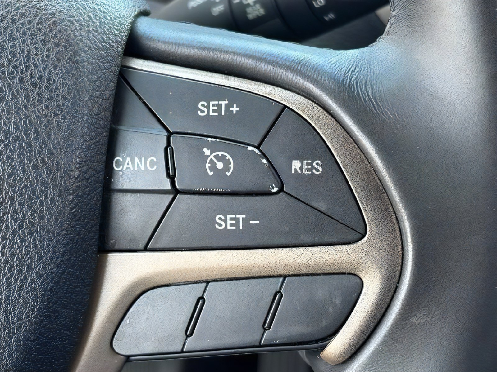 Used 2016 Jeep Cherokee Sport FWD image 20