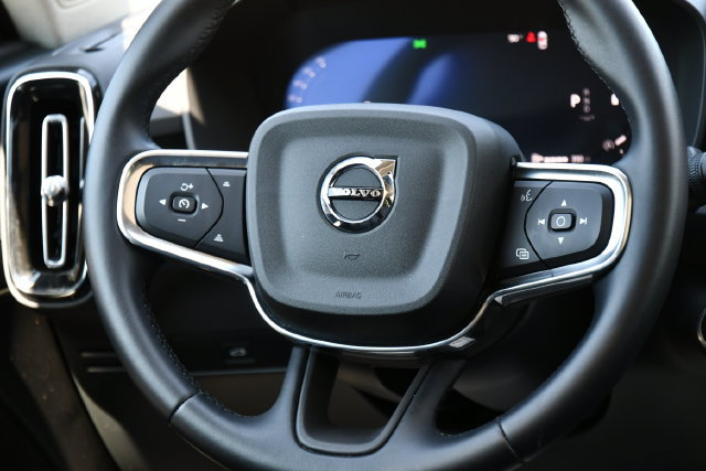 Certified 2026 Volvo XC40 B5 Plus AWD/4WD image 25