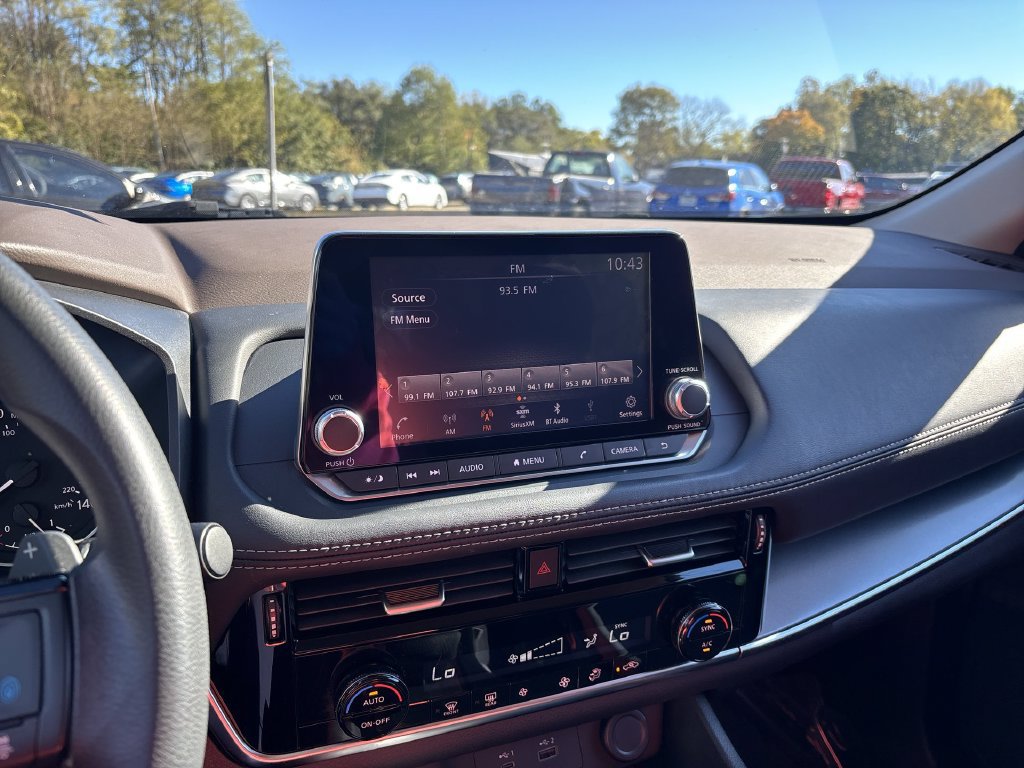 Certified 2021 Nissan Rogue SV FWD image 25