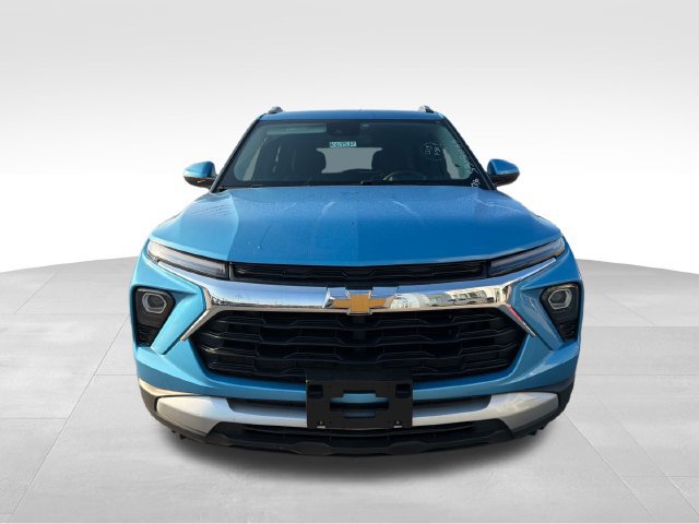 Used 2025 Chevrolet TrailBlazer LT AWD/4WD image 2
