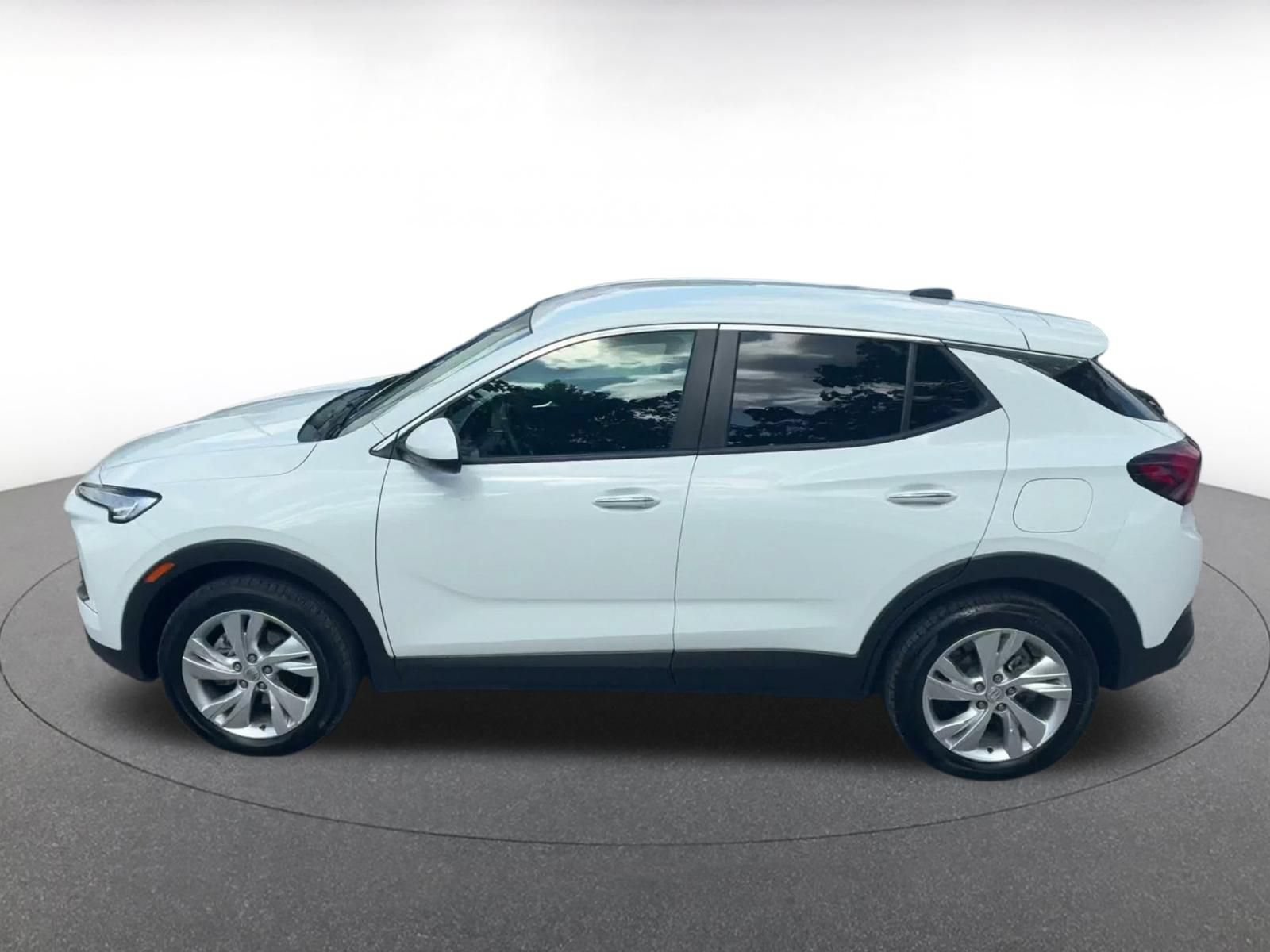 Used 2025 Buick Encore GX Preferred AWD/4WD image 8