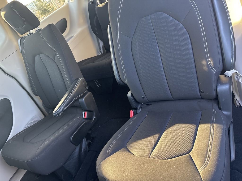 Used 2023 Chrysler Voyager LX image 22