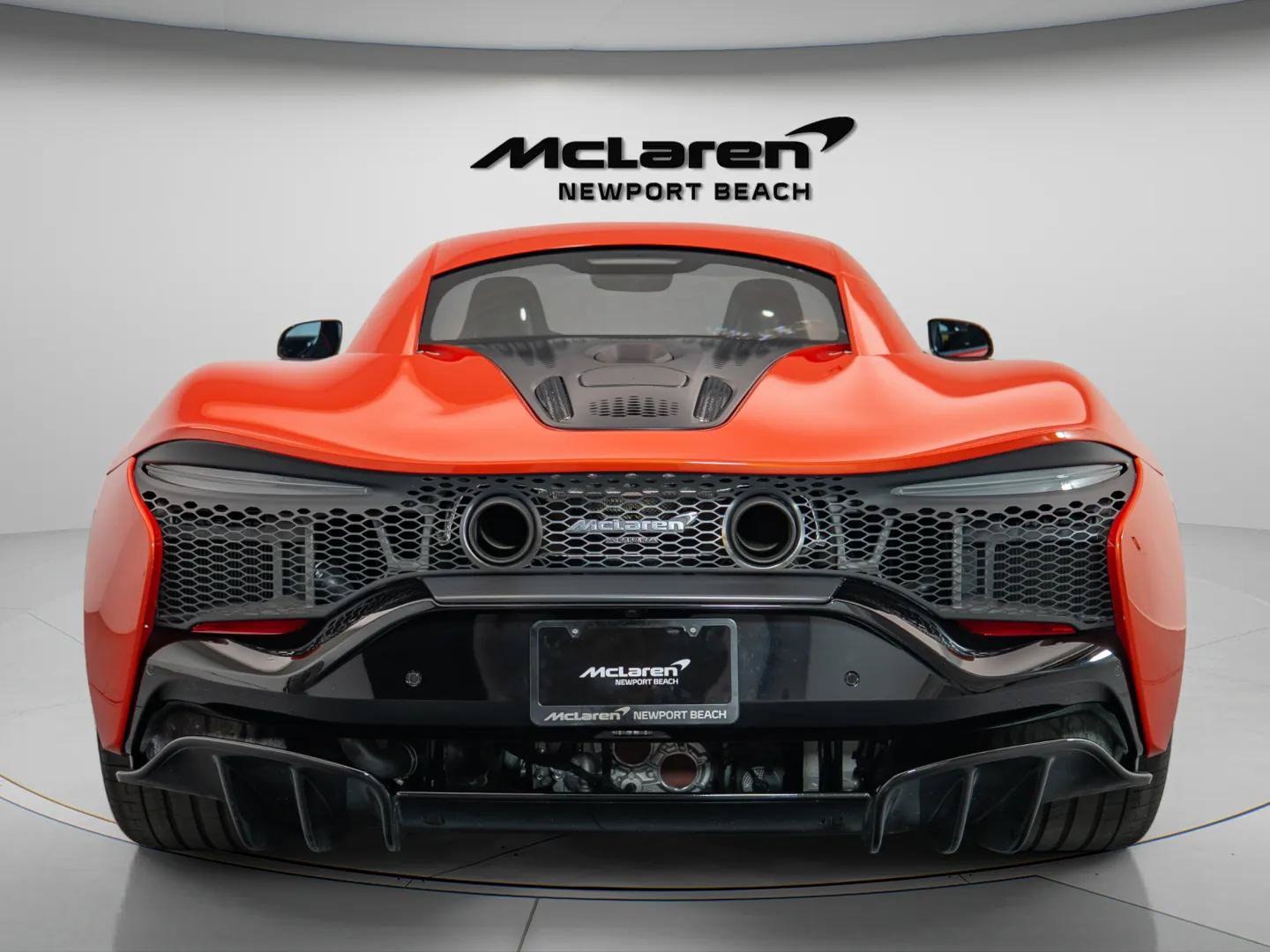 Used 2023 McLaren Artura RWD image 23