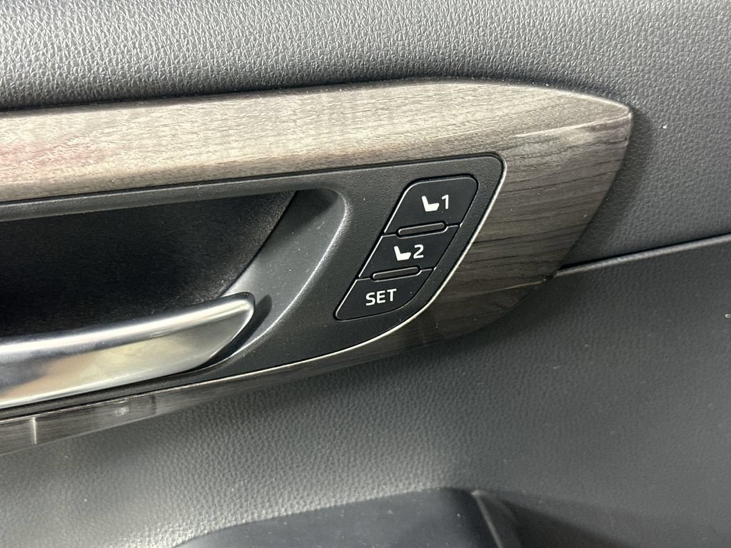 Used 2022 Toyota Highlander Platinum FWD image 24