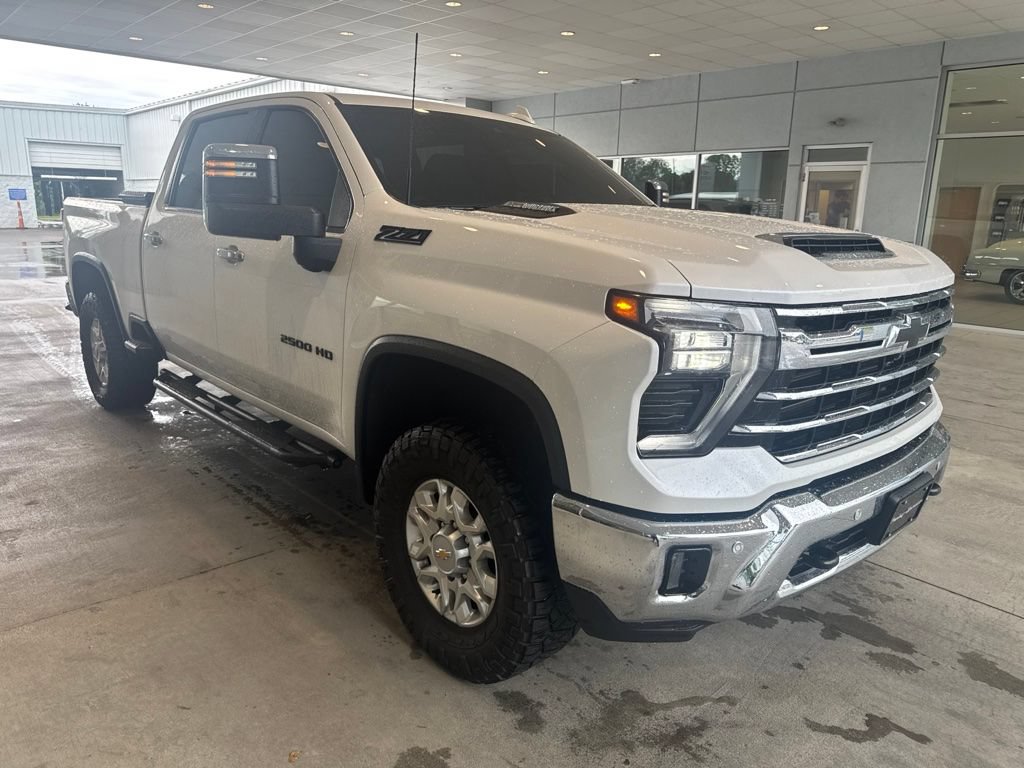 Used 2024 Chevrolet Silverado 2500 LTZ w/ LTZ Convenience Package AWD/4WD image 3