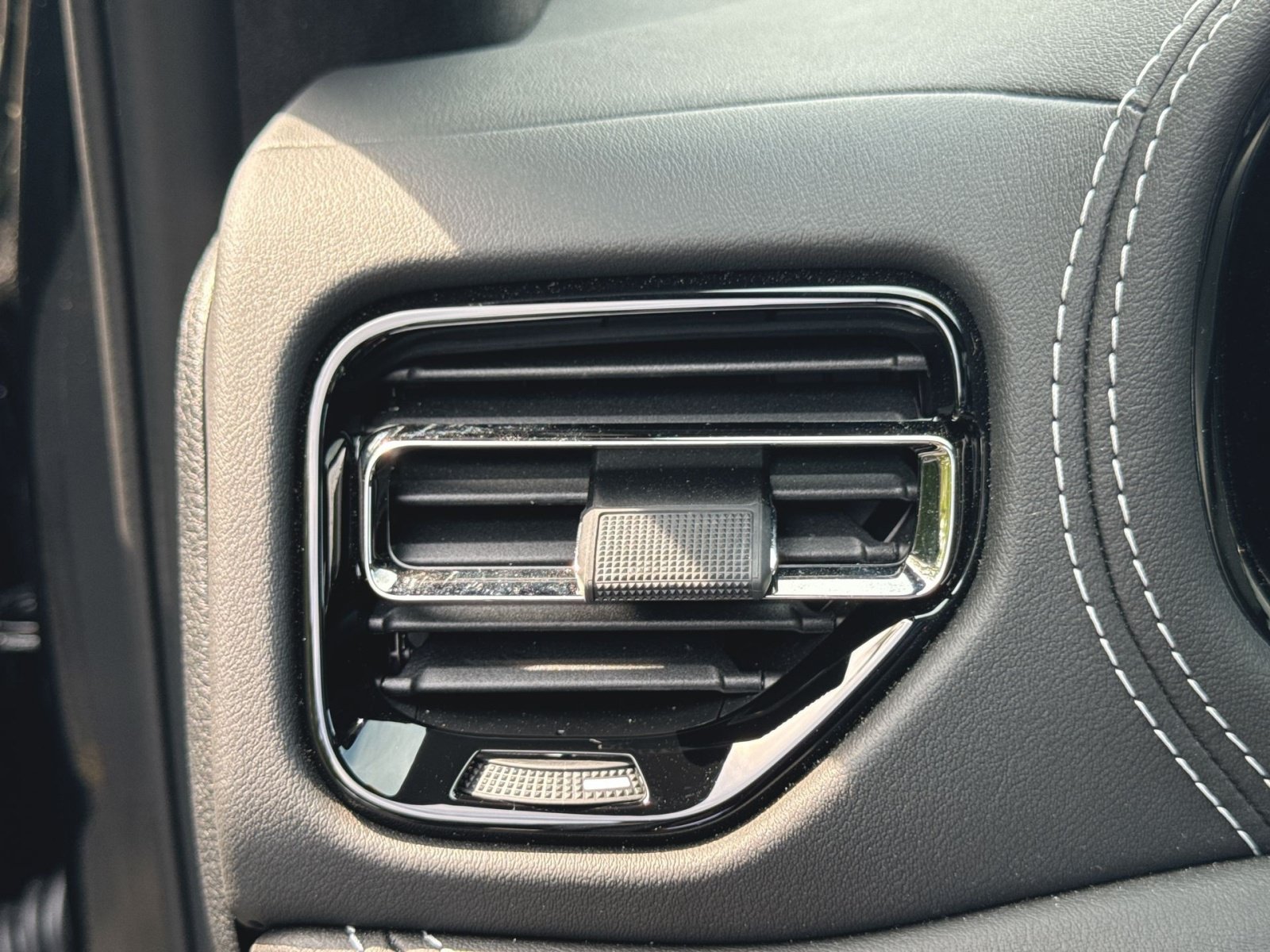 Used 2026 Dodge Durango SRT Hellcat w/ Premium Group AWD/4WD image 22