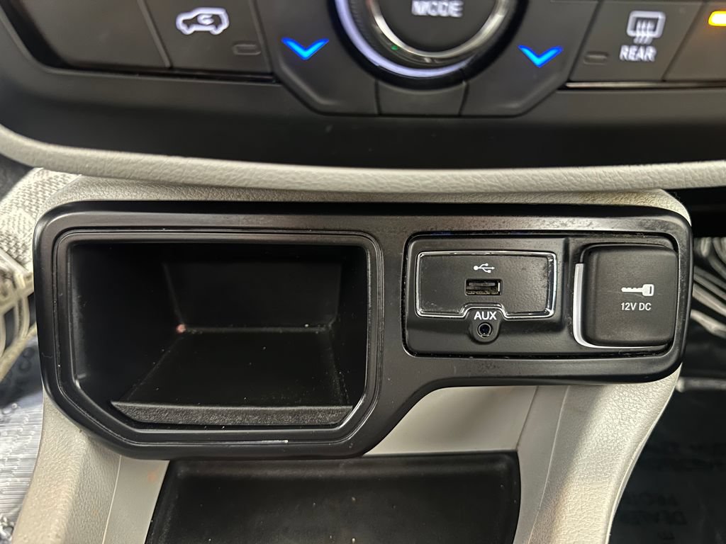 Used 2019 Jeep Renegade Latitude w/ UConnect 8.4 Nav Group FWD image 32