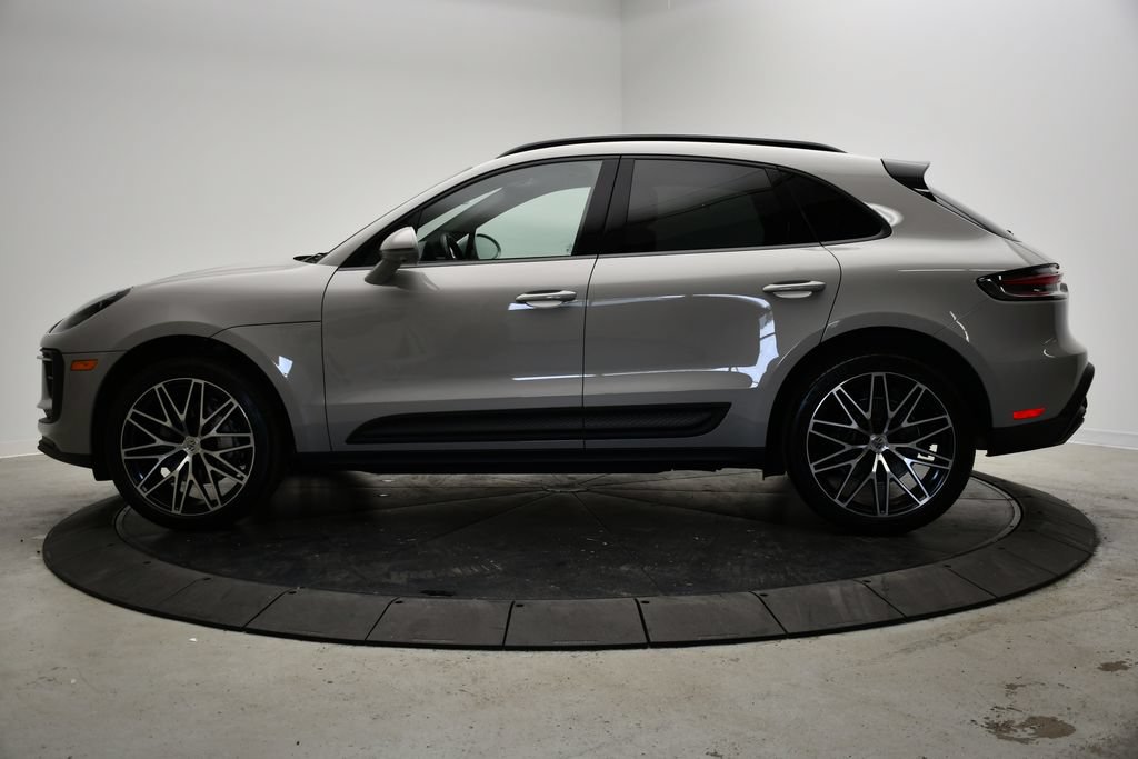Certified 2024 Porsche Macan AWD/4WD image 2