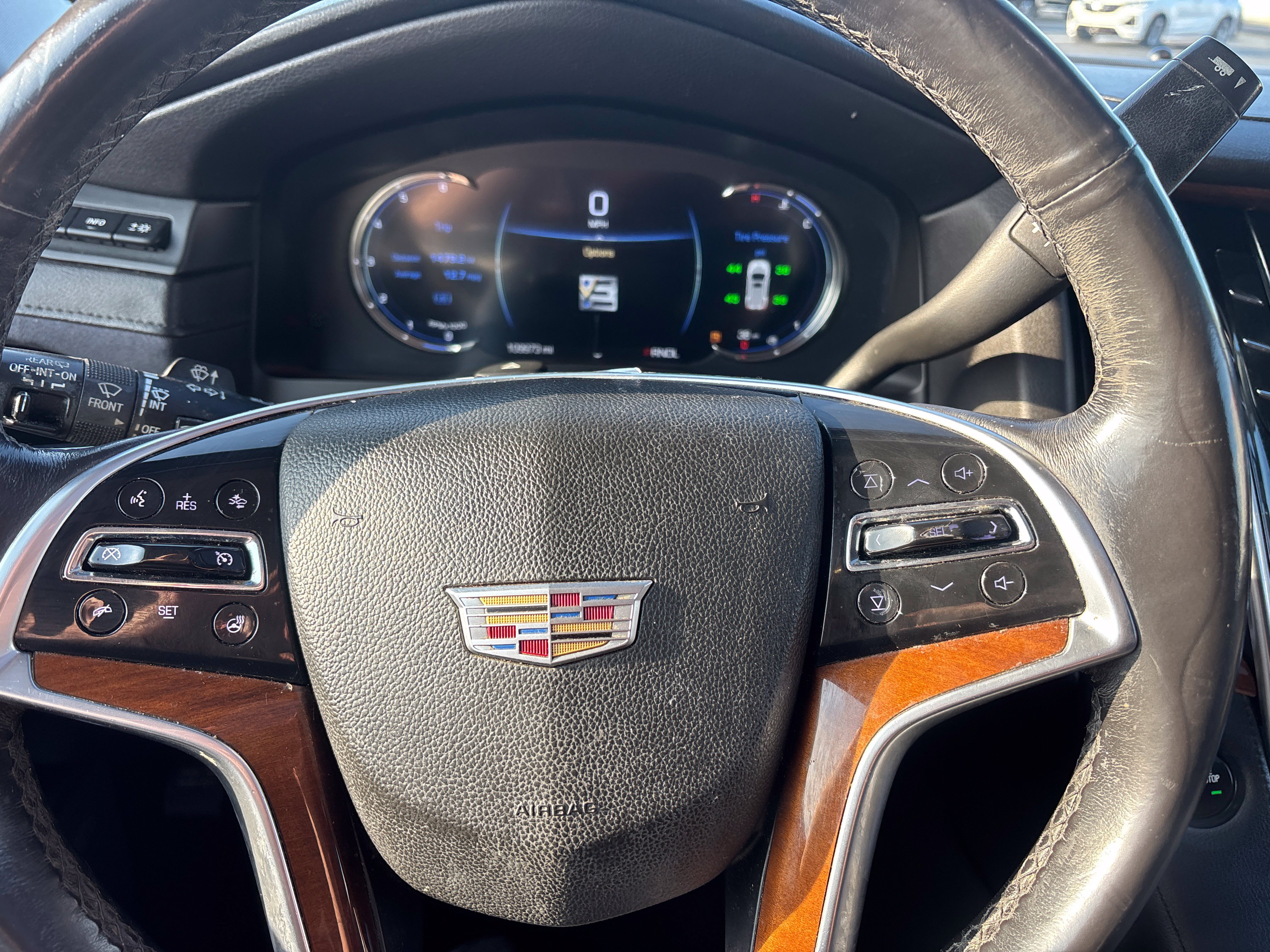 Used 2019 Cadillac Escalade ESV Luxury AWD/4WD image 16