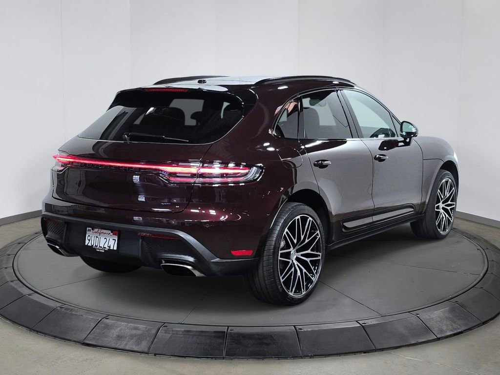 Certified 2025 Porsche Macan image 7