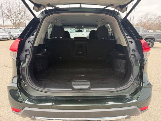Used 2018 Nissan Rogue SV w/ Premium Package image 13
