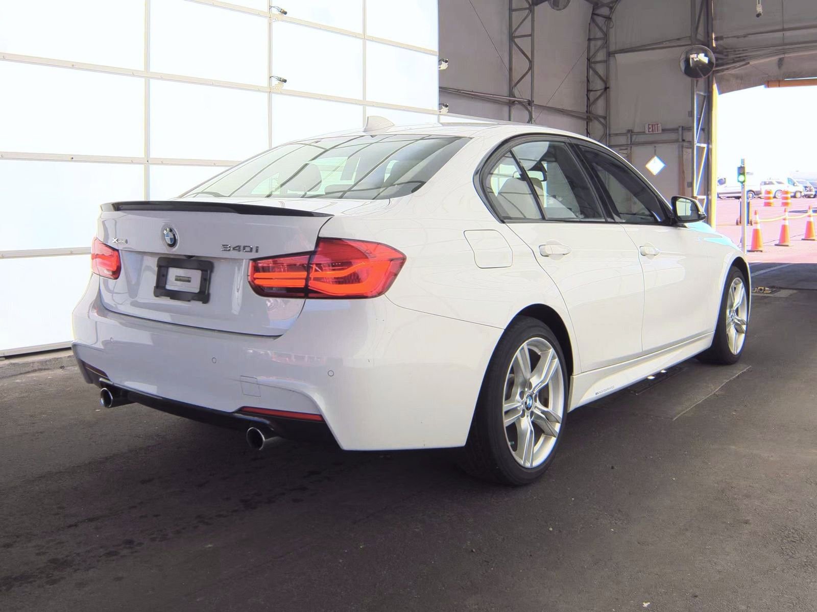 Used 2017 BMW 340i xDrive Sedan image 4